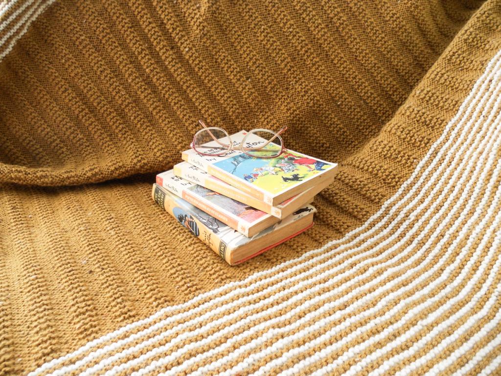 Detail of My First Knitted Throw Kit KKA2003, with contrasting striped trim detail, knitted throw rug kit in merino wool yarn