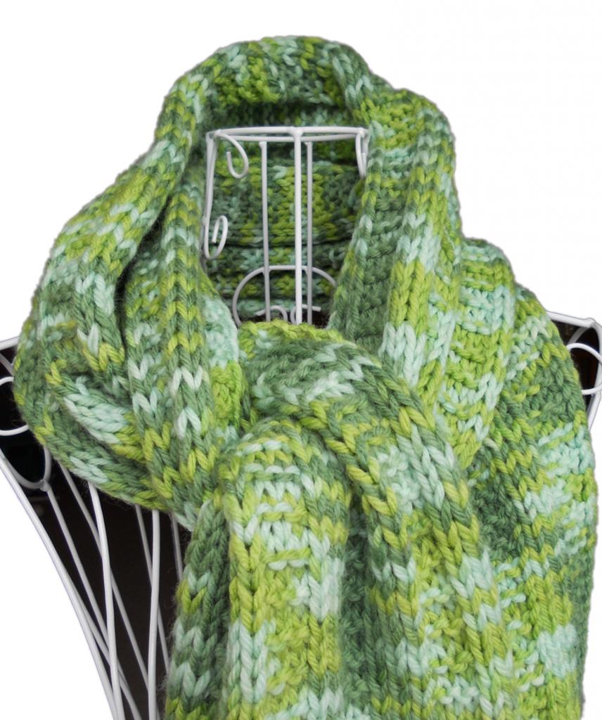 Detail of Colour Splash Scarf knitting kit in Green chunky knitting yarn